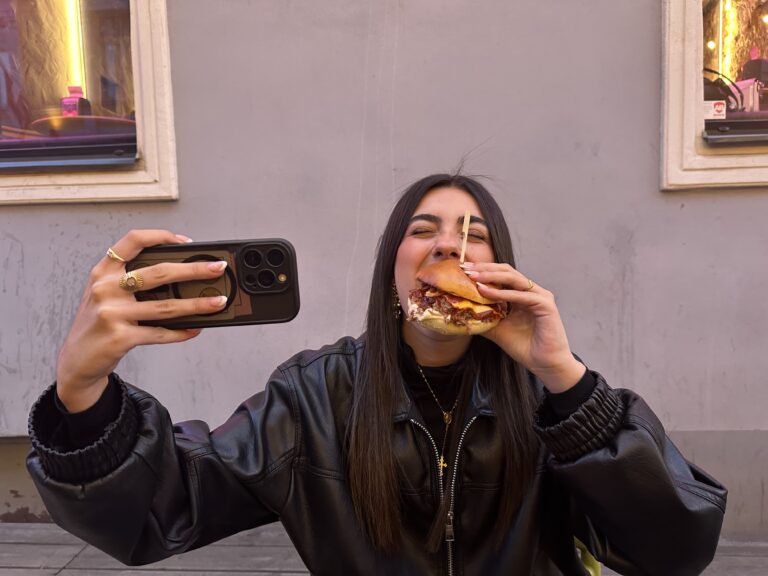 Nuestra hamburguesa favorita en nuestro bar favorito