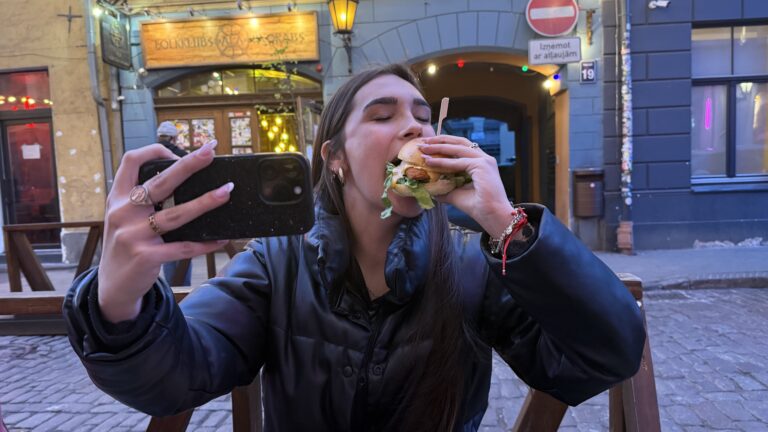 Nuestra hamburguesa favorita en nuestro bar favorito